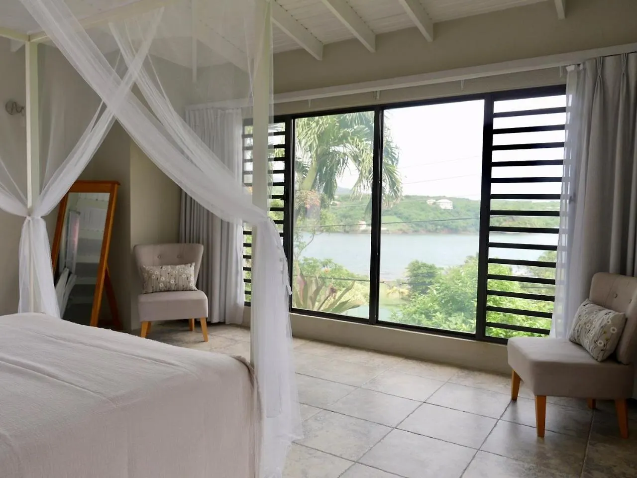 Villa Adina - Sleeps 7 - Pool - Parking - Garden Becke Moui