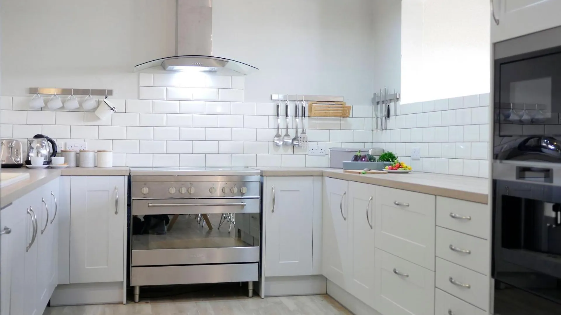 Villa Adina - Sleeps 7 - Pool - Parking - Garden Becke Moui